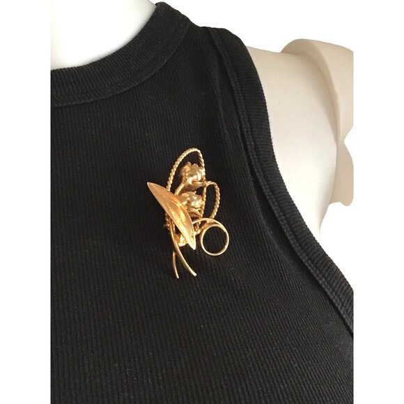 Vintage Gold-Tone Floral Brooch Pin With Leaf & Twisted Wire Design - Picture 4 of 6